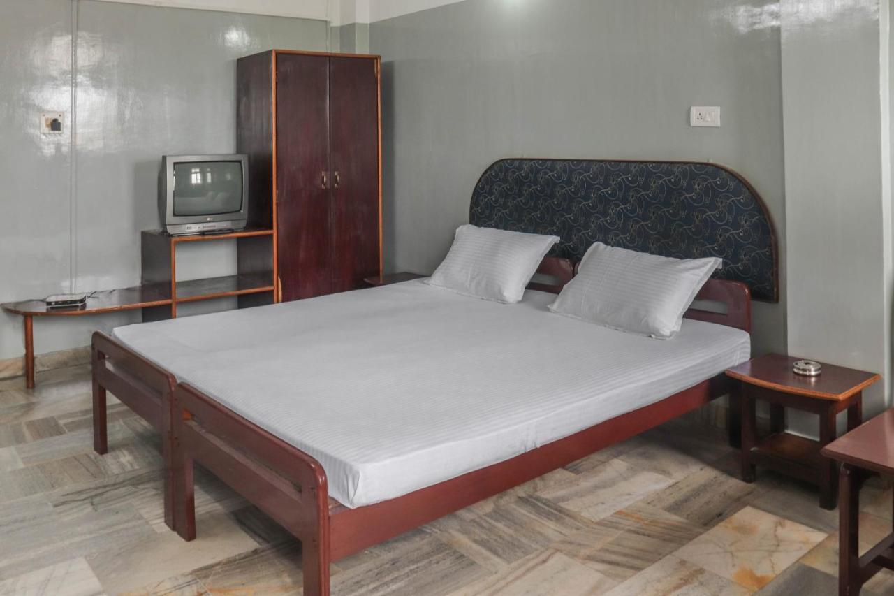 Spot On 49477 Hotel Galaxy Dimapur Bagian luar foto