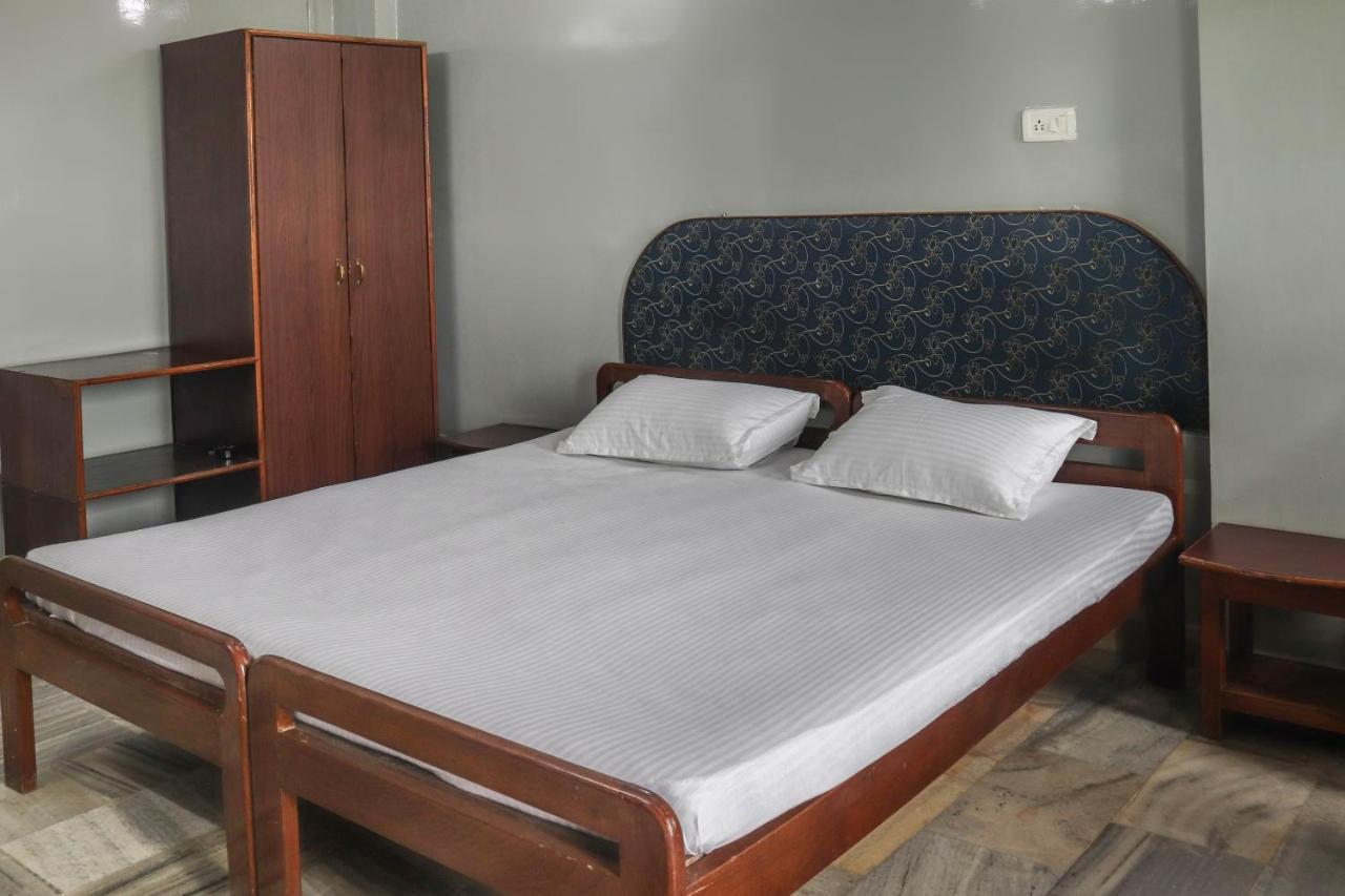 Spot On 49477 Hotel Galaxy Dimapur Bagian luar foto