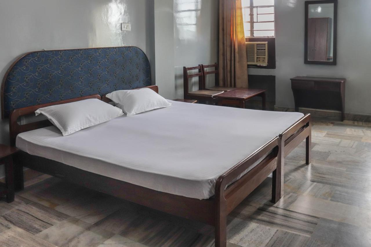 Spot On 49477 Hotel Galaxy Dimapur Bagian luar foto