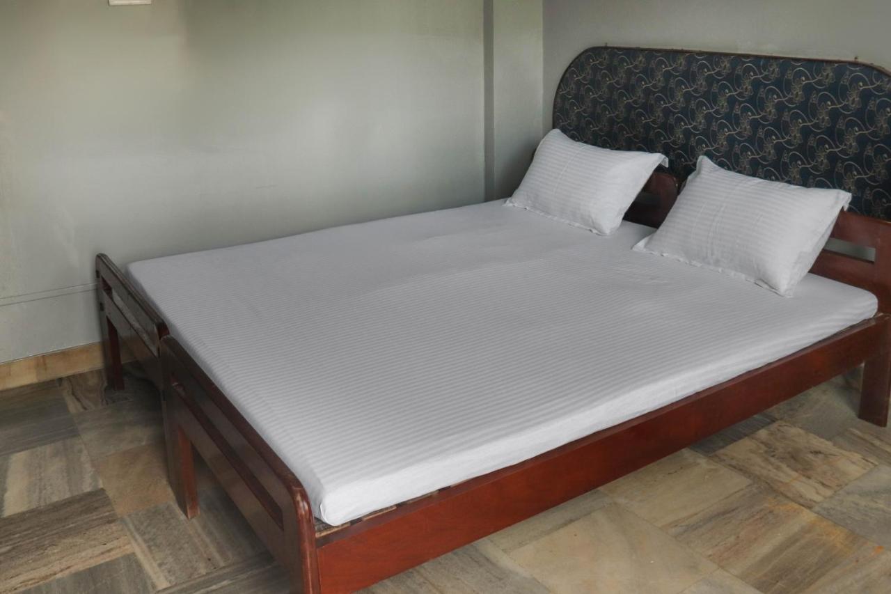 Spot On 49477 Hotel Galaxy Dimapur Bagian luar foto