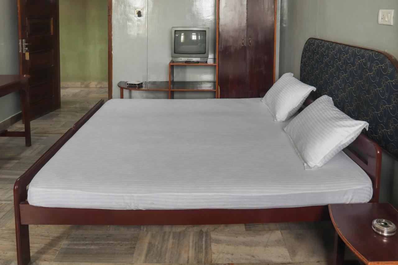 Spot On 49477 Hotel Galaxy Dimapur Bagian luar foto